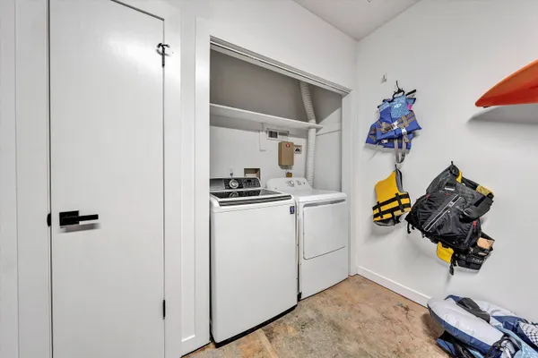 $1,779,900 | 175 Clubhouse Towers Circle, Moneta, VA 24121