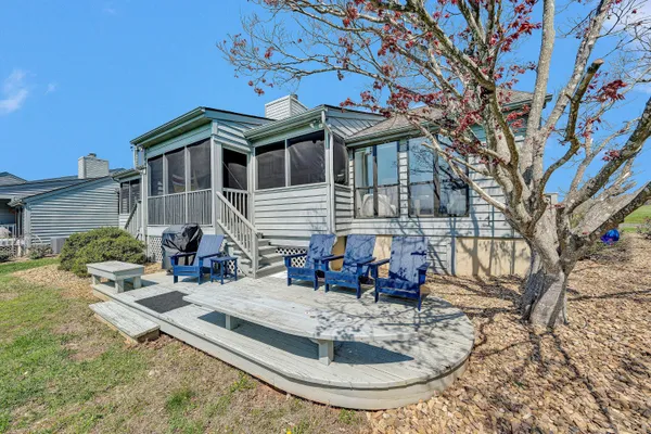 $1,779,900 | 175 Clubhouse Towers Circle, Moneta, VA 24121