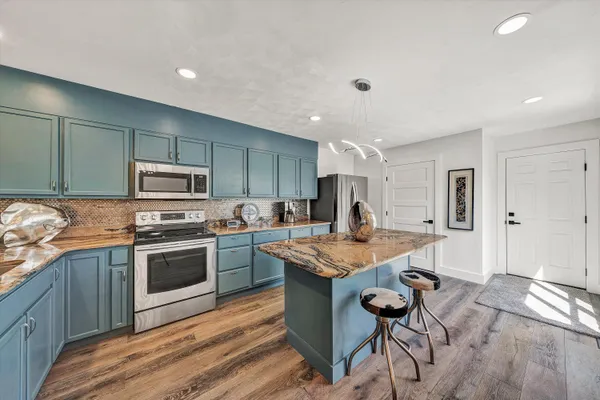 $1,779,900 | 175 Clubhouse Towers Circle, Moneta, VA 24121