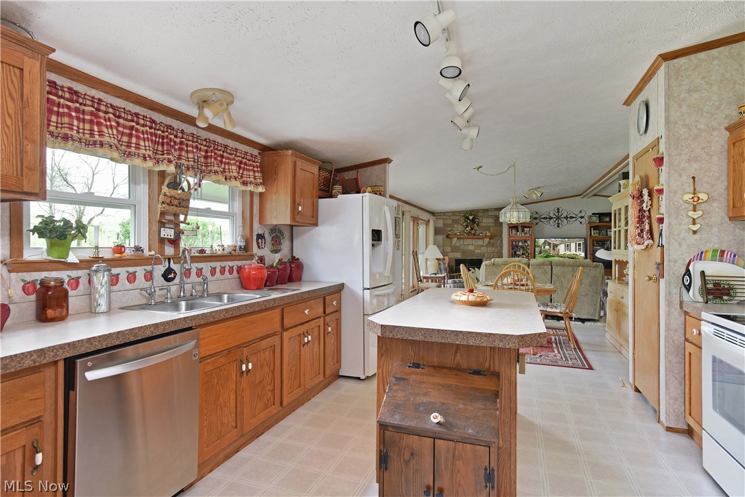 11067 Unity Road New Middletown, OH 44442 - Photo 2 of 29