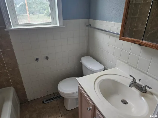 $159,000 | 101 East Webster Street, Benton, IL 62812