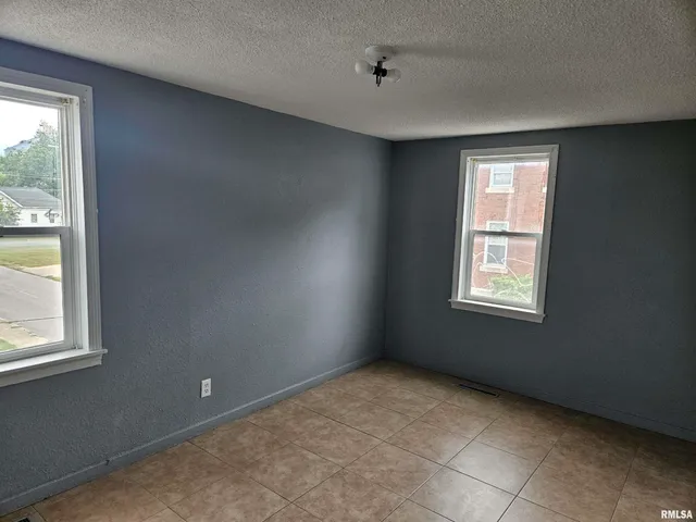 $159,000 | 101 East Webster Street, Benton, IL 62812