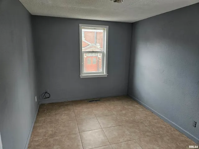 $159,000 | 101 East Webster Street, Benton, IL 62812