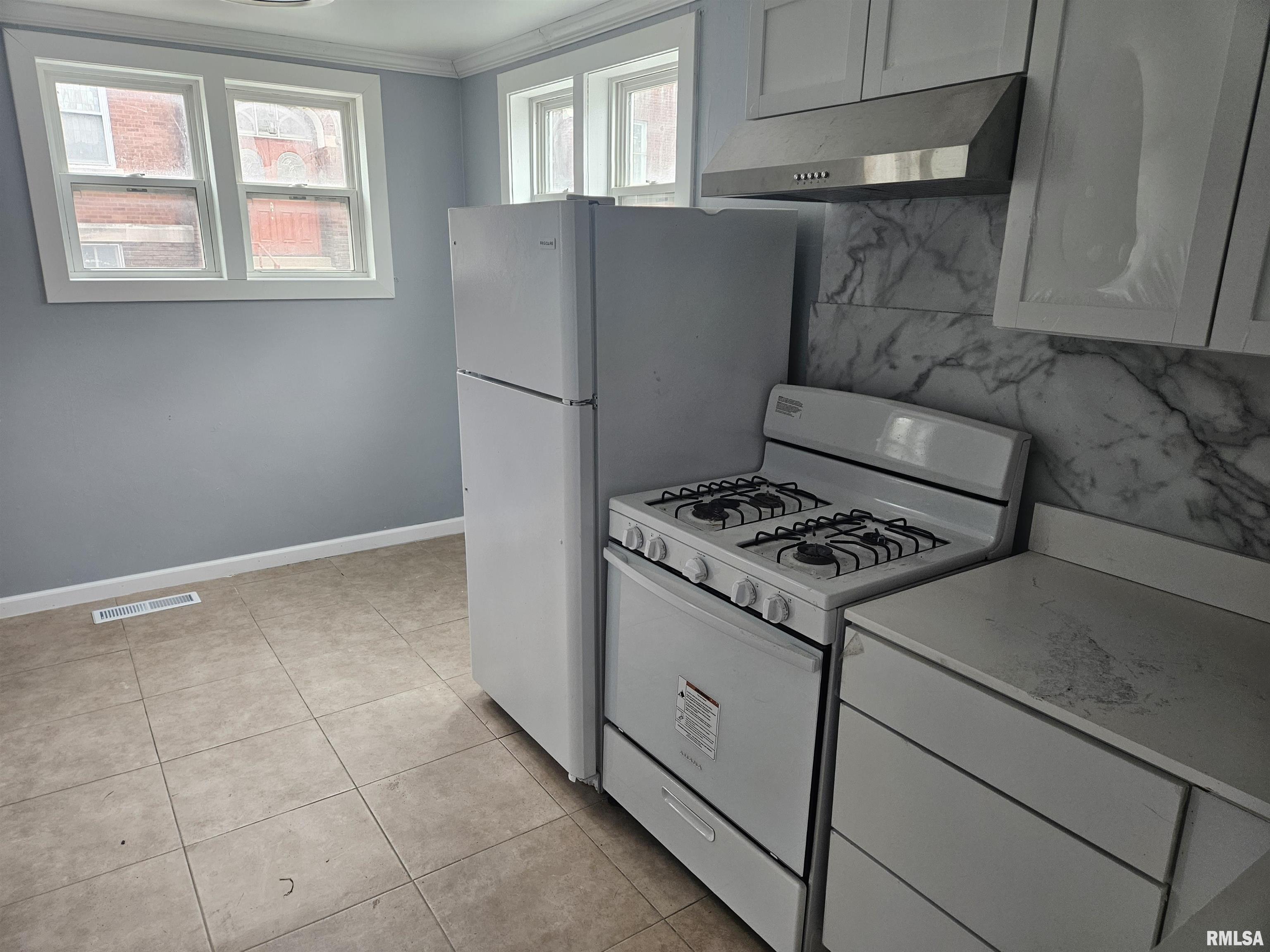 101 East Webster Street Benton, IL 62812 - Photo 25 of 29