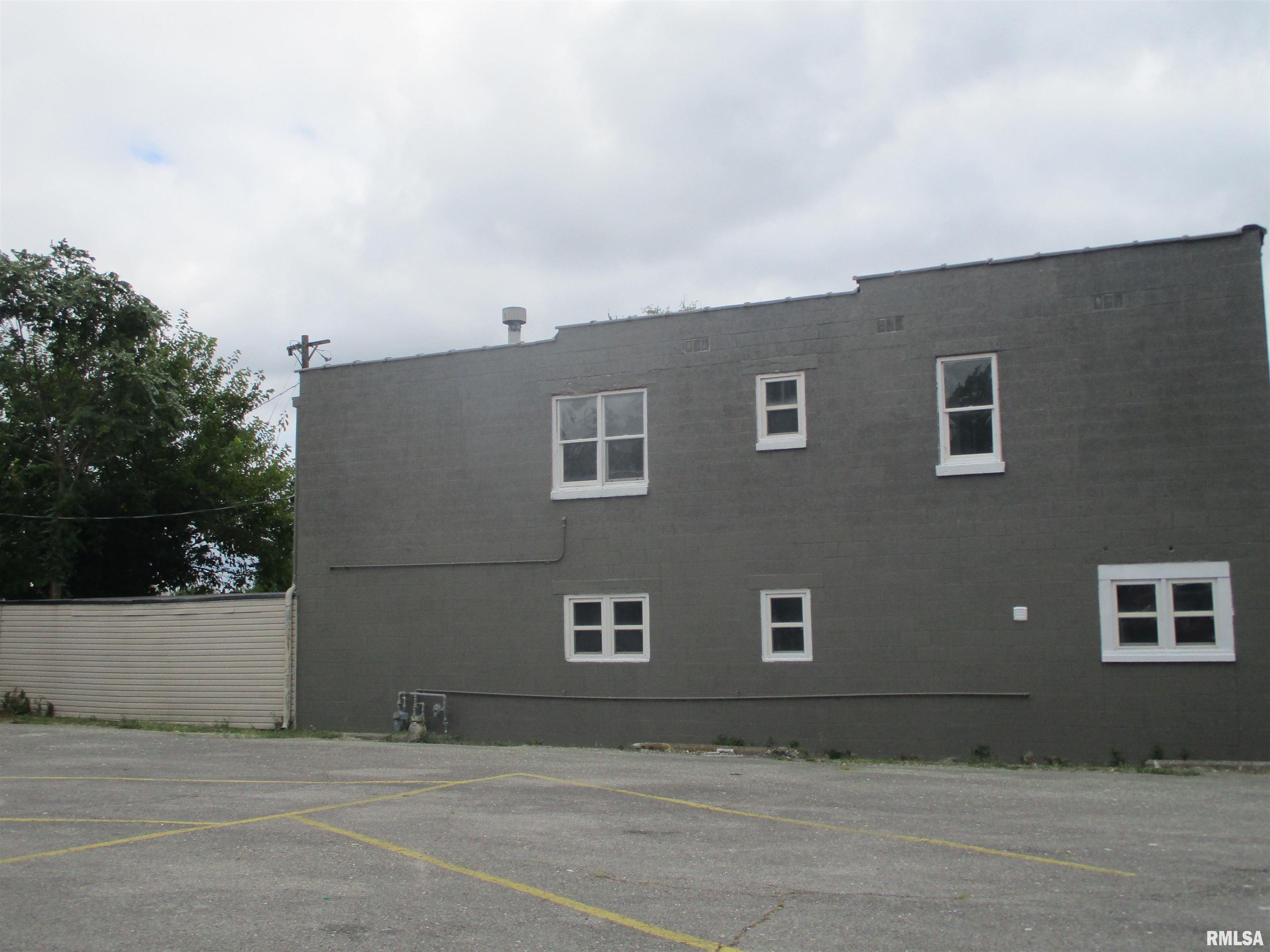 101 East Webster Street Benton, IL 62812 - Photo 3 of 29