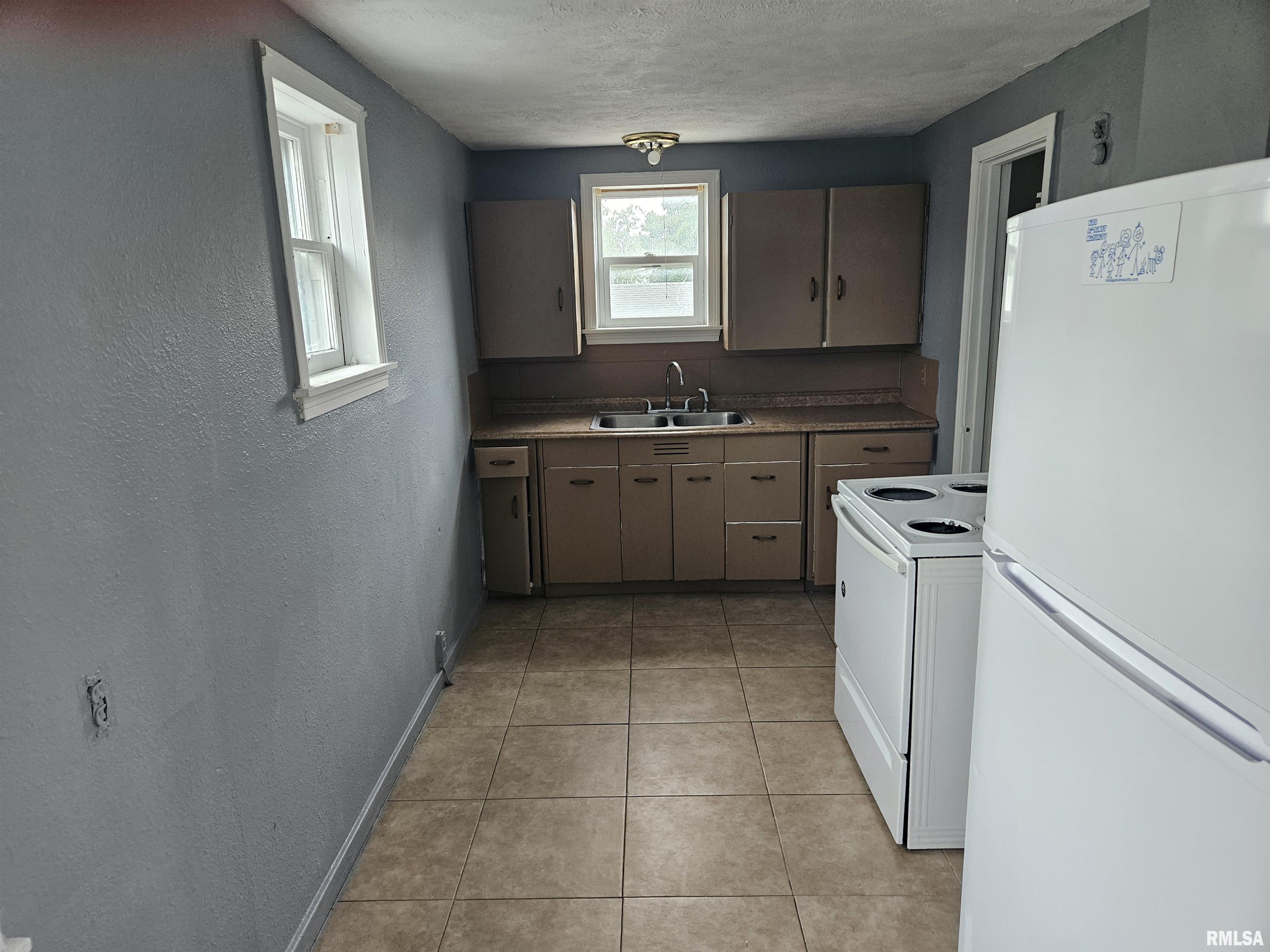 101 East Webster Street Benton, IL 62812 - Photo 9 of 29