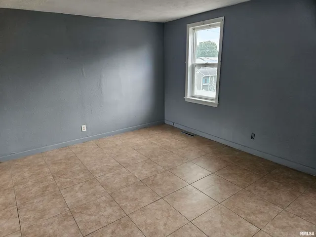 $159,000 | 101 East Webster Street, Benton, IL 62812