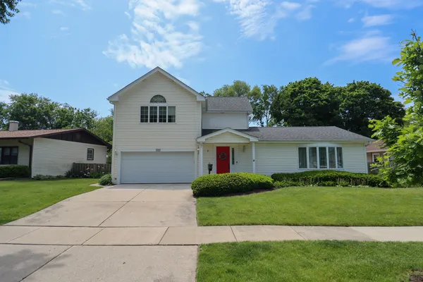 $569,900 | 200 Navajo Trail, Buffalo Grove, IL 60089