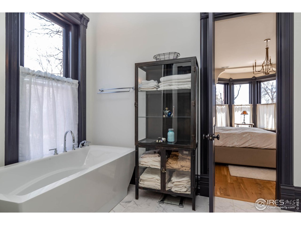 1507 Pine Street Boulder, CO 80302 - Photo 17 of 28 a bathroom with a bathtub and a window