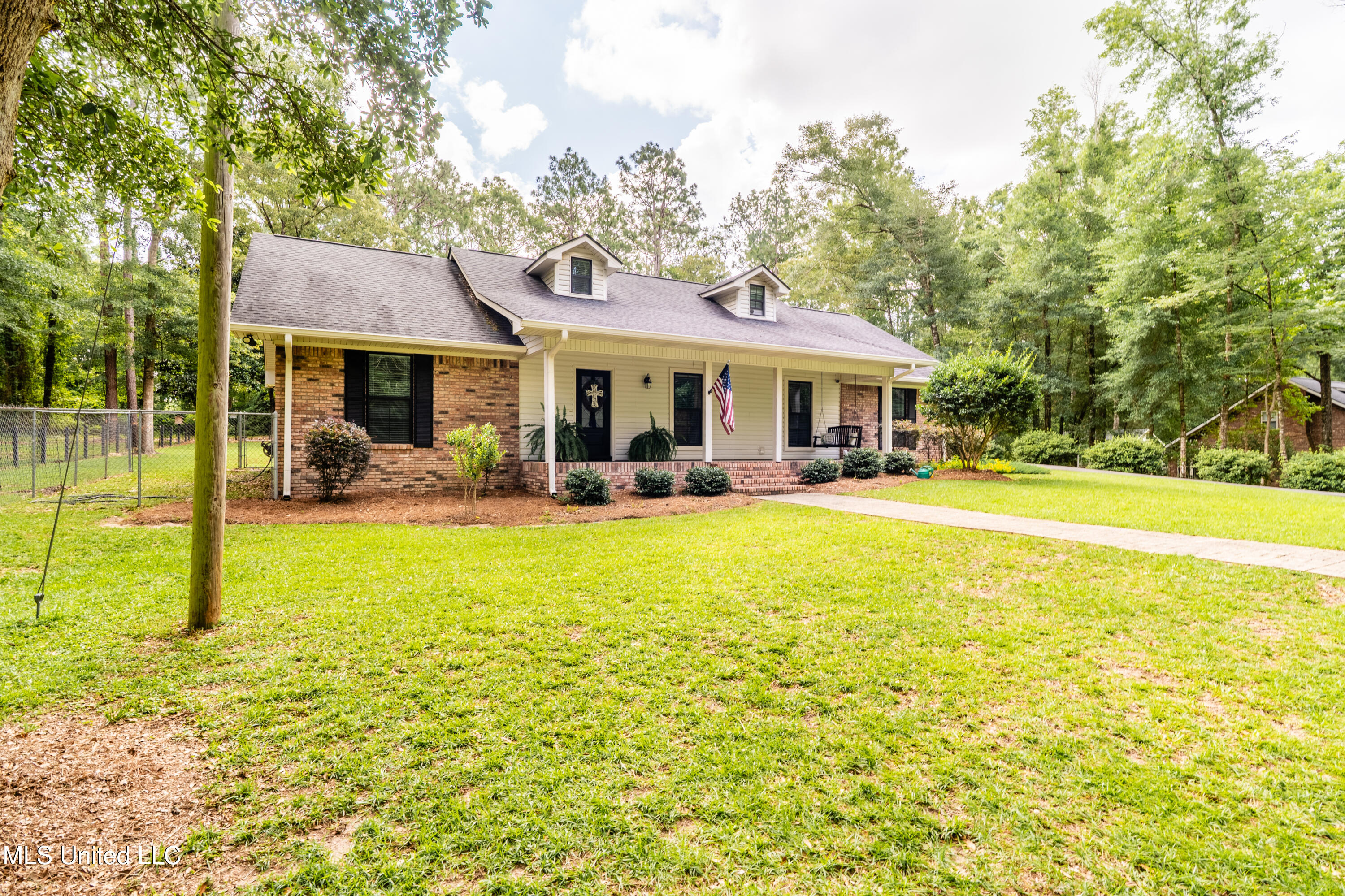 136 Clinton Dr-2