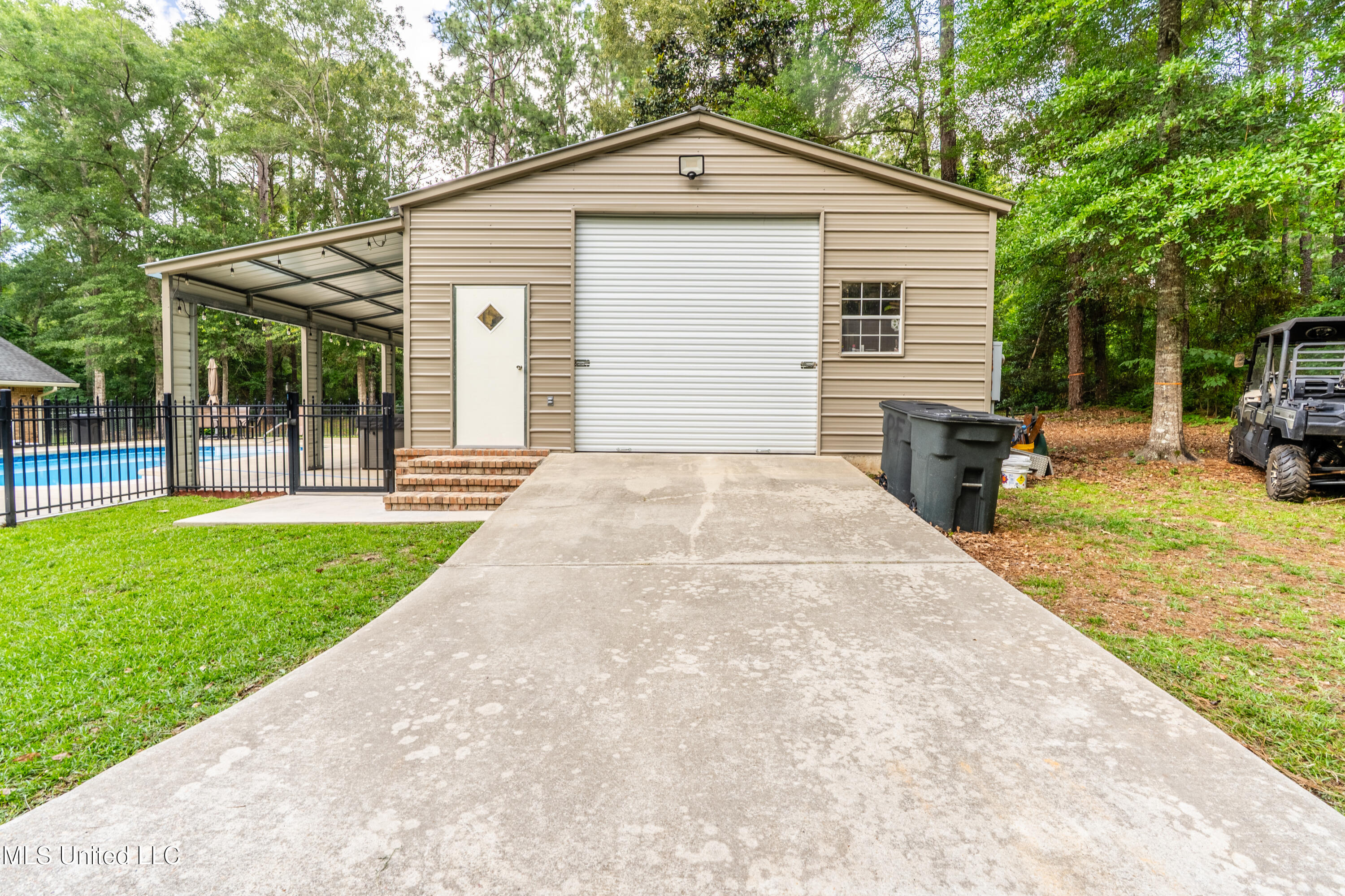 136 Clinton Drive Lucedale, MS 39452 - Photo 37 of 49 136 Clinton Dr-10
