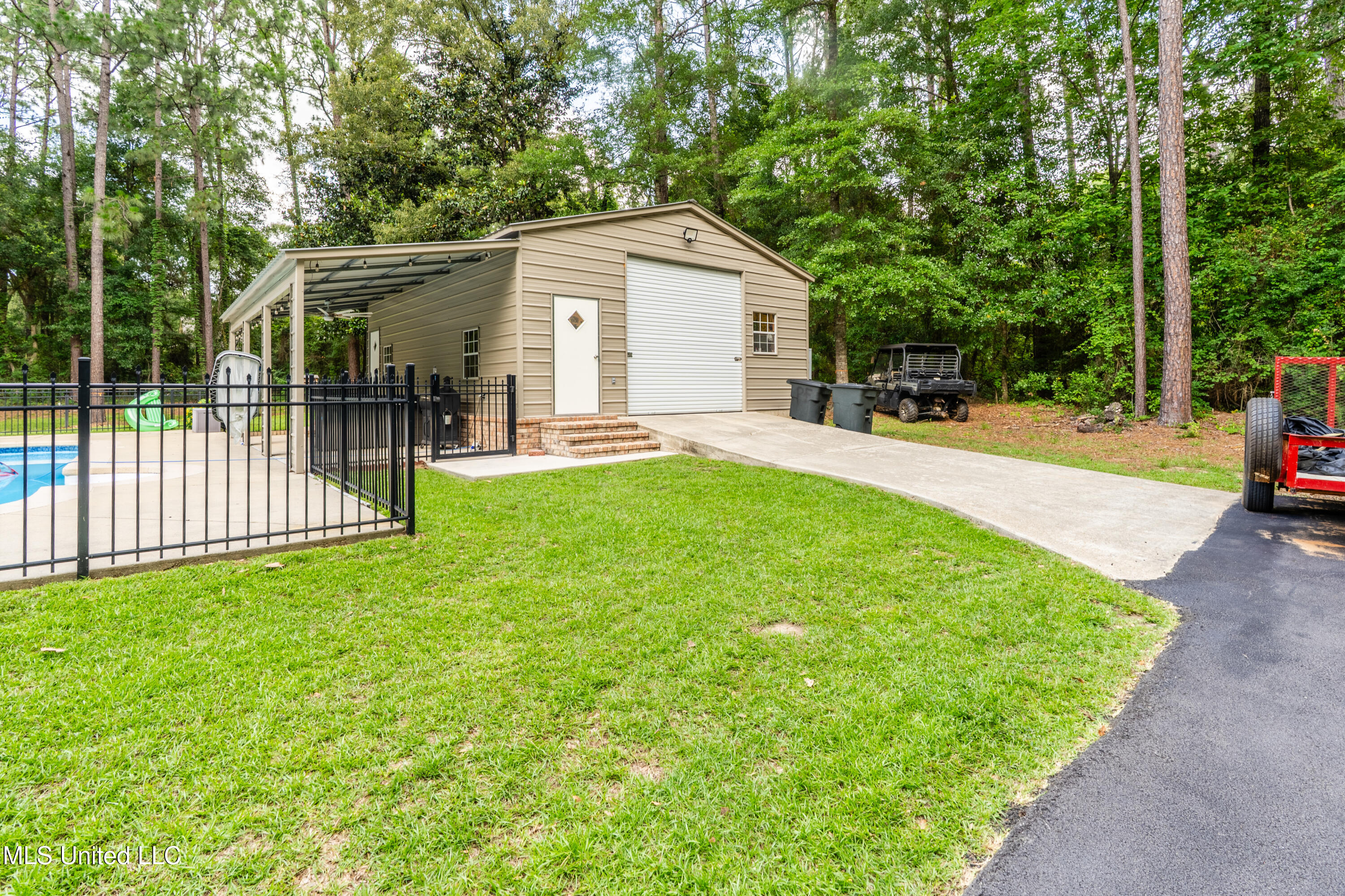 136 Clinton Drive Lucedale, MS 39452 - Photo 38 of 49 136 Clinton Dr-11