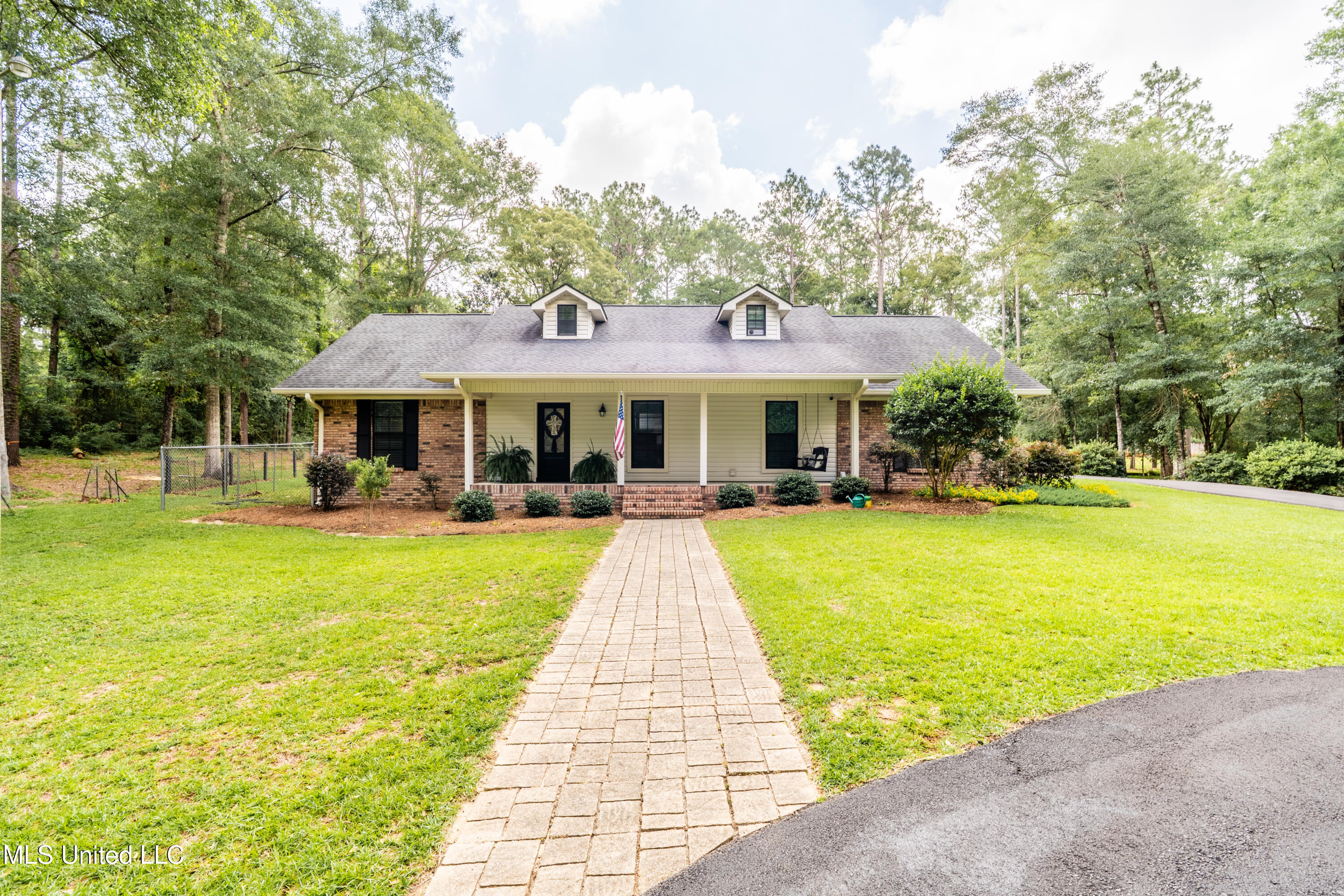 136 Clinton Dr-4
