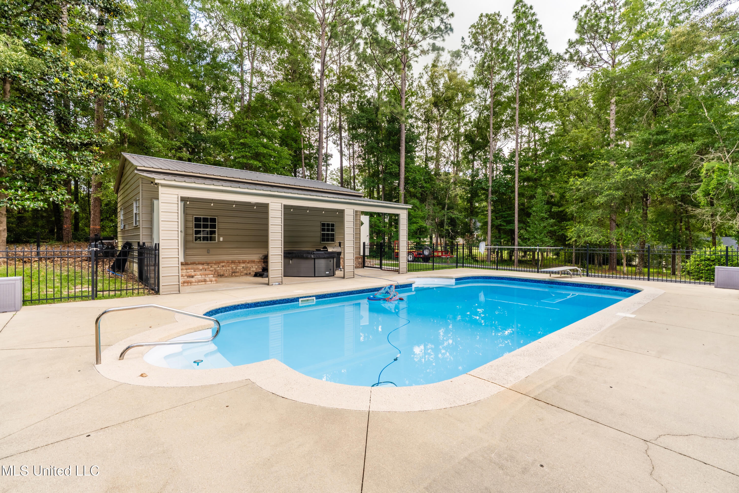 136 Clinton Drive Lucedale, MS 39452 - Photo 8 of 49 136 Clinton Dr-8