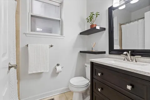 2343 North Leavitt Street, Unit 1, Chicago, IL 60647