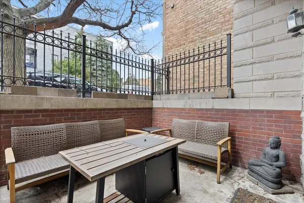 2343 North Leavitt Street, Unit 1, Chicago, IL 60647