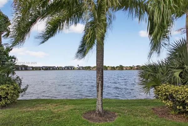 $229,000 | 5520 Lakeside Drive, Unit 105, Margate, FL 33063