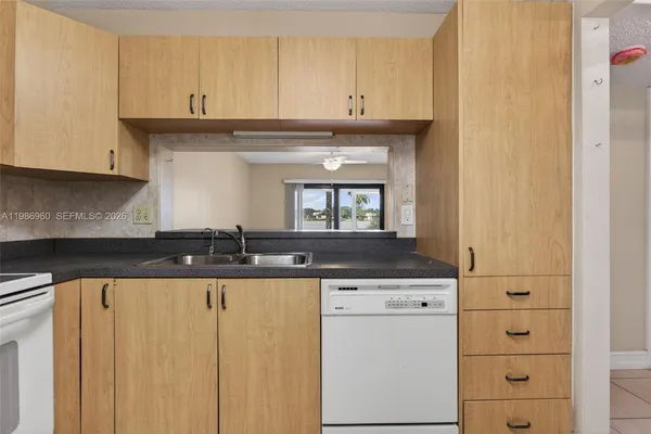 $229,000 | 5520 Lakeside Drive, Unit 105, Margate, FL 33063