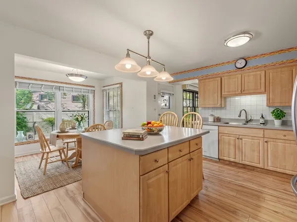 $639,000 | 3116 Mary Kay Lane, Glenview, IL 60026