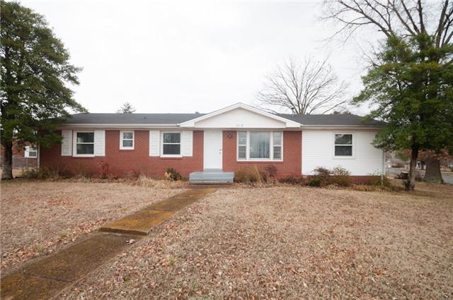 218 Yorktown Road Clarksville, TN 37042 - Photo 1 of 16 Gallery Image 1