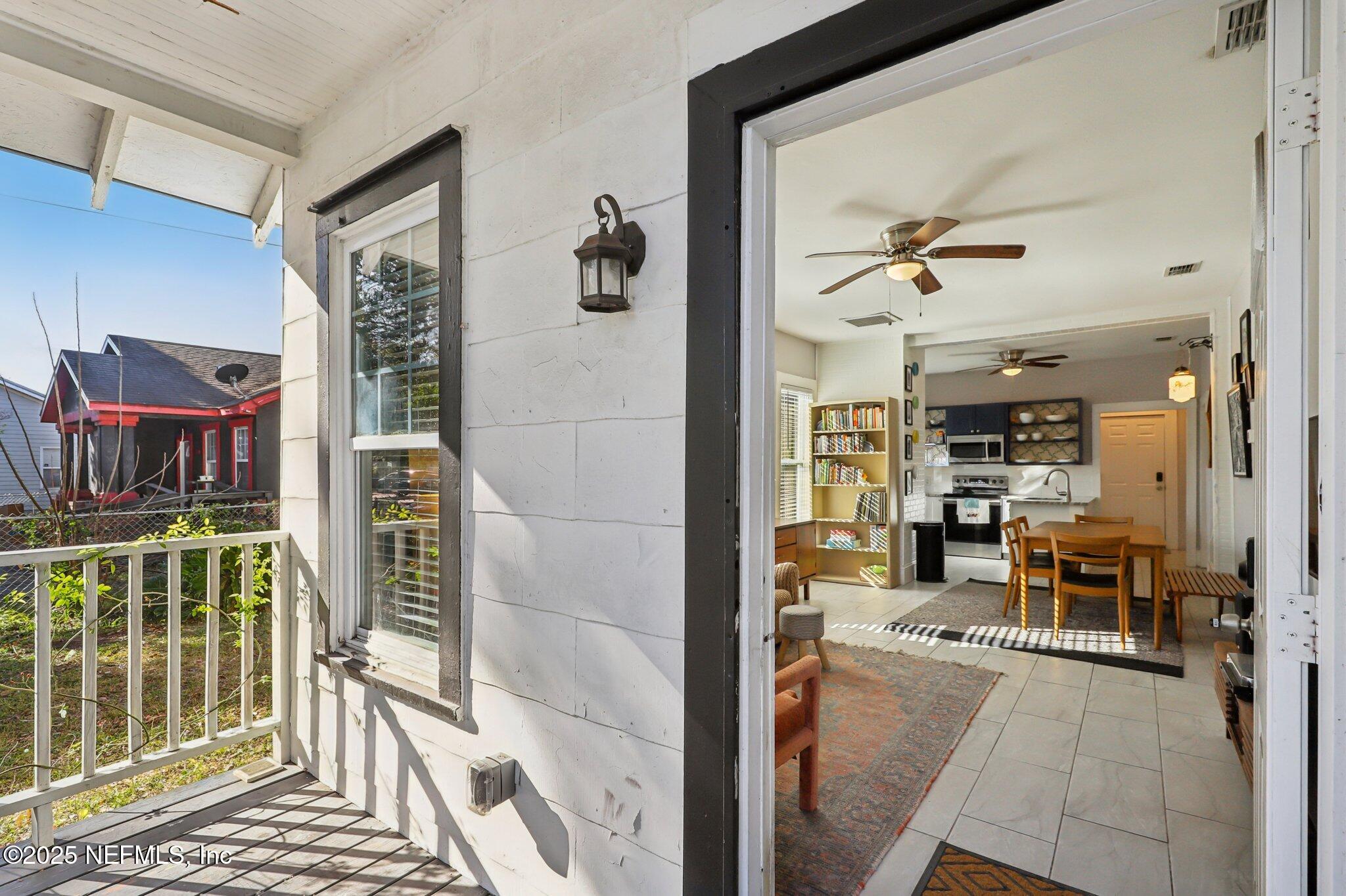 646 Day Avenue Jacksonville, FL 32205 - Photo 3 of 27 a living room with furniture