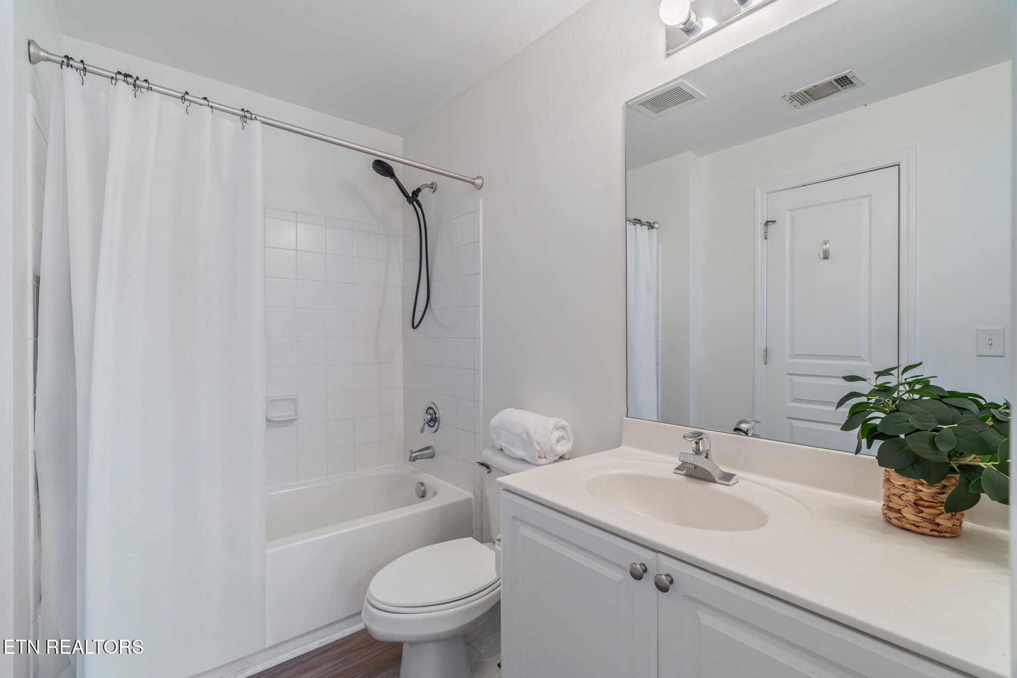 3704 Spruce Ridge Way, Unit 2021 Knoxville, TN 37920 - Photo 12 of 38 Bathroom 2