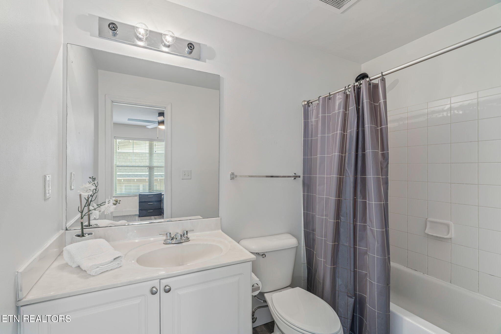 3704 Spruce Ridge Way, Unit 2021 Knoxville, TN 37920 - Photo 15 of 38 Bathroom 3