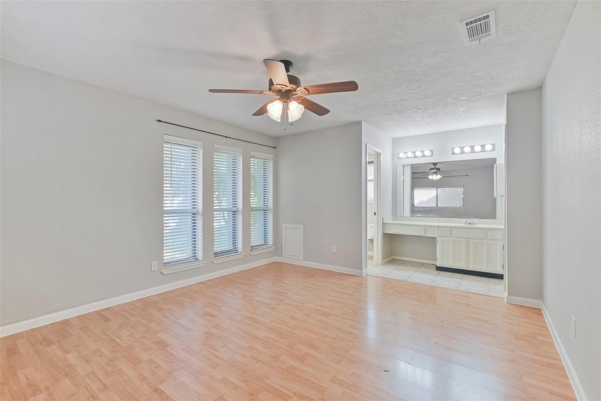 4831 Bridgemont Lane Spring, TX 77388 - Photo 16 of 29 Primary Bedroom with primary bath