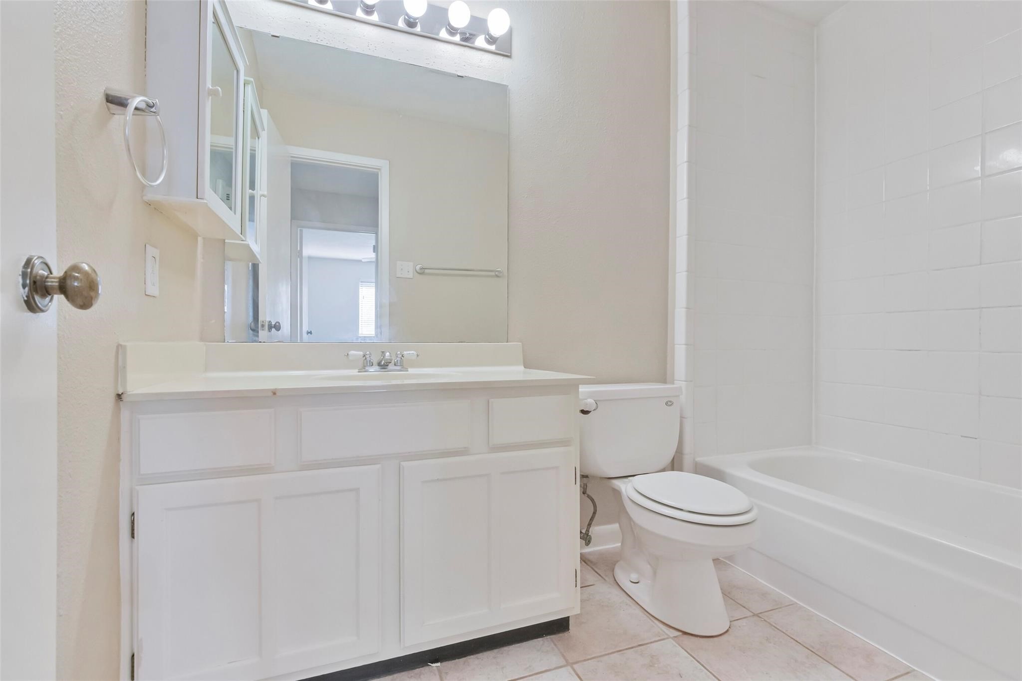 4831 Bridgemont Lane Spring, TX 77388 - Photo 23 of 29 Guest Bath