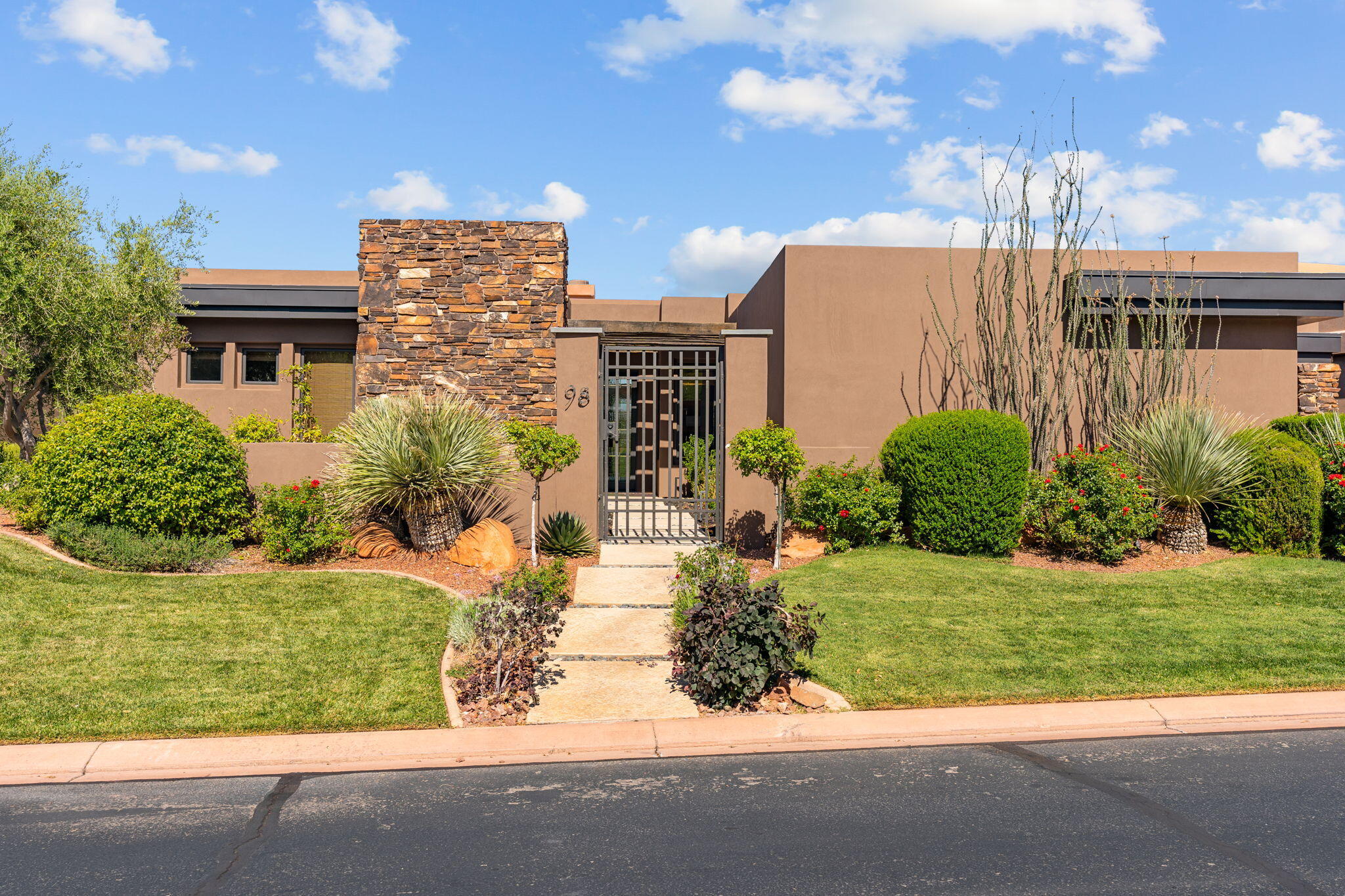 3052 Snow Canyon Parkway, Unit 98 St. George, UT 84770 - Photo 14 of 70 Gated Courtyard