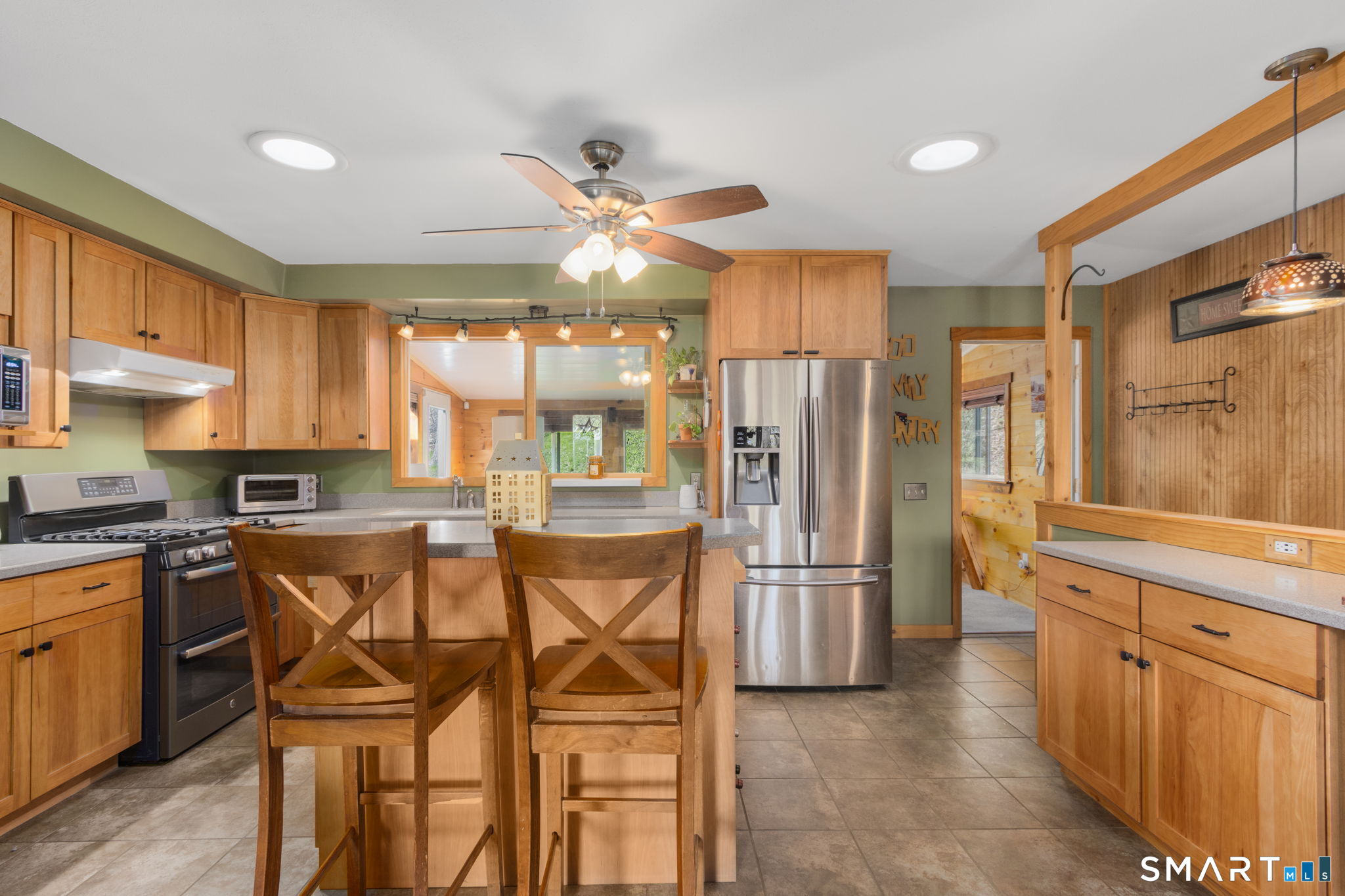 34 Robert Avenue Killingly, CT 06239 - Photo 3 of 32