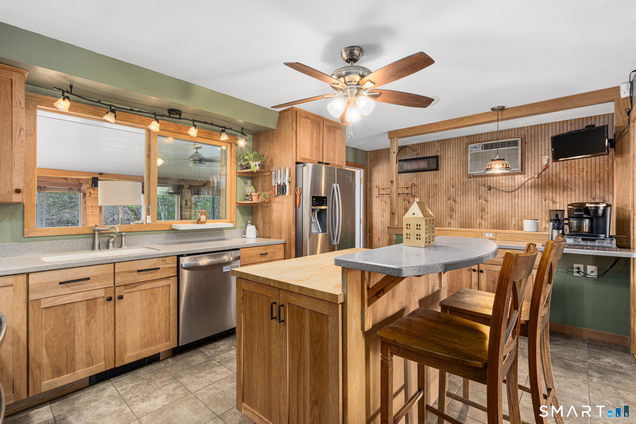 34 Robert Avenue Killingly, CT 06239 - Photo 4 of 32