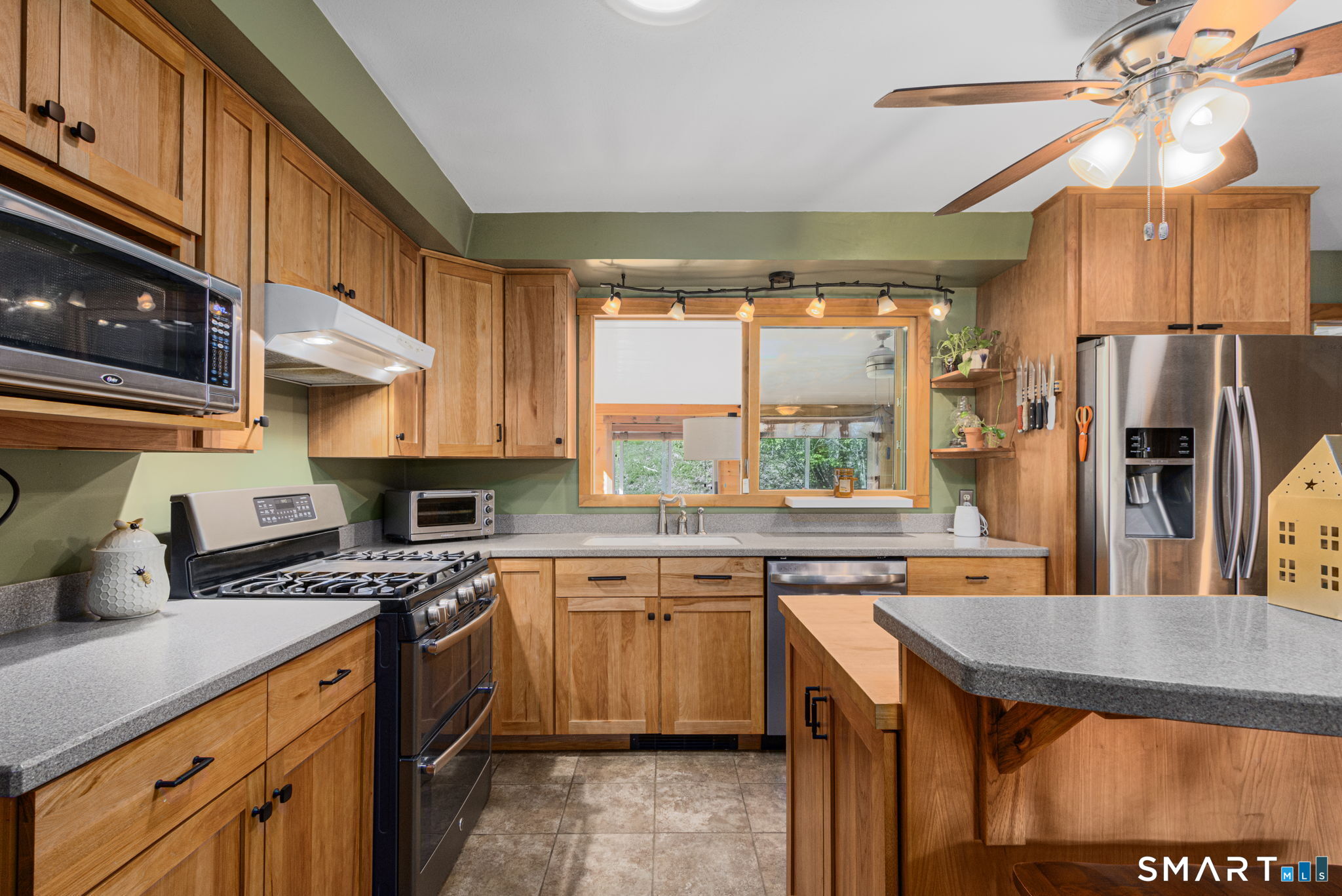 34 Robert Avenue Killingly, CT 06239 - Photo 7 of 32