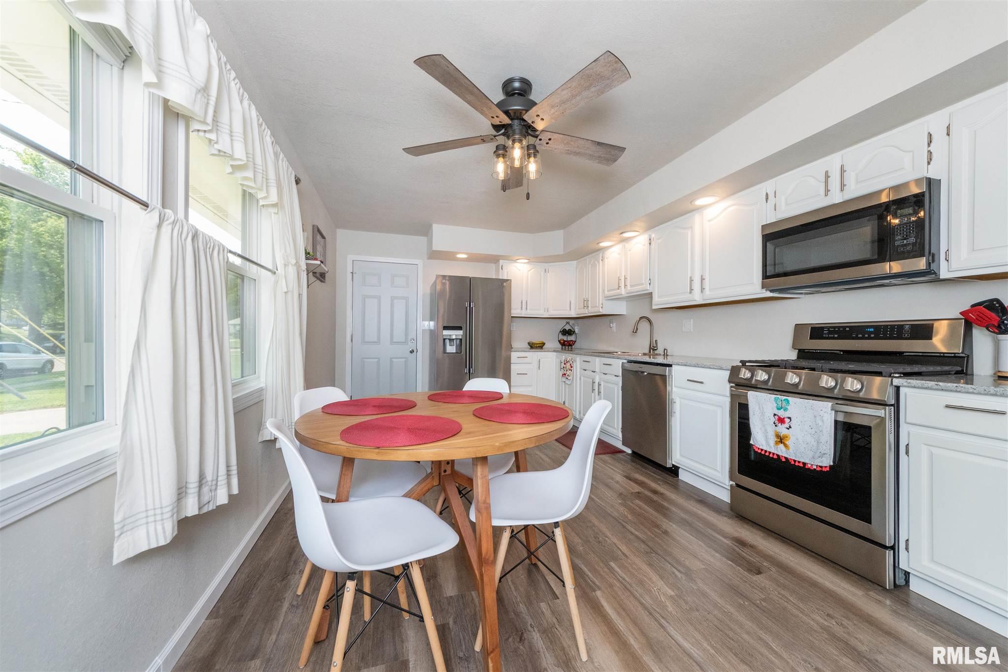 200 Algonquin Road Marquette Heights, IL 61554 - Photo 6 of 40 Gallery Image 6