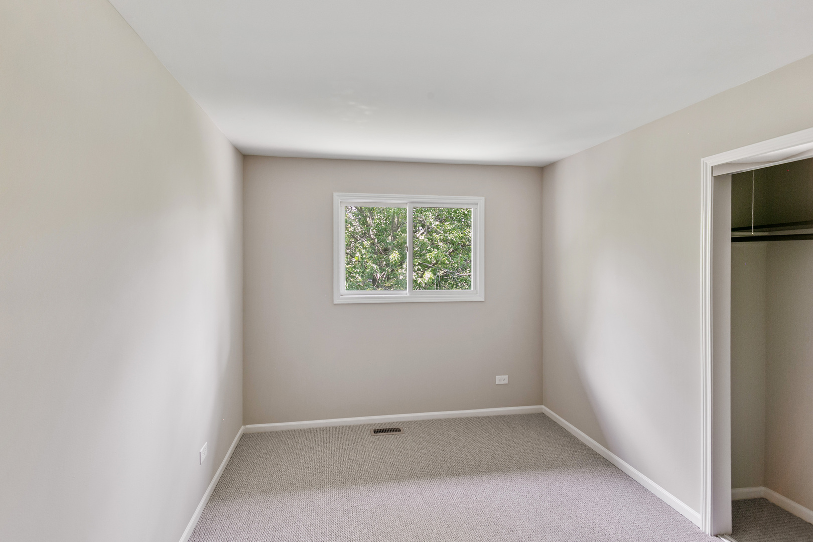 3518 Jacqueline Drive Crete, IL 60417 - Photo 14 of 23 an empty room with windows