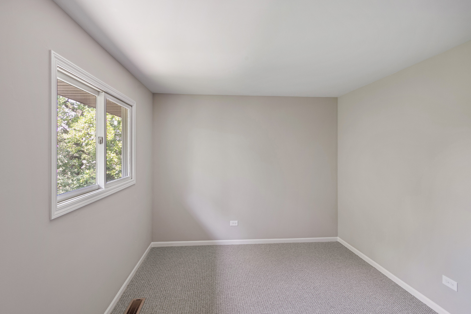 3518 Jacqueline Drive Crete, IL 60417 - Photo 15 of 23 an empty room with windows
