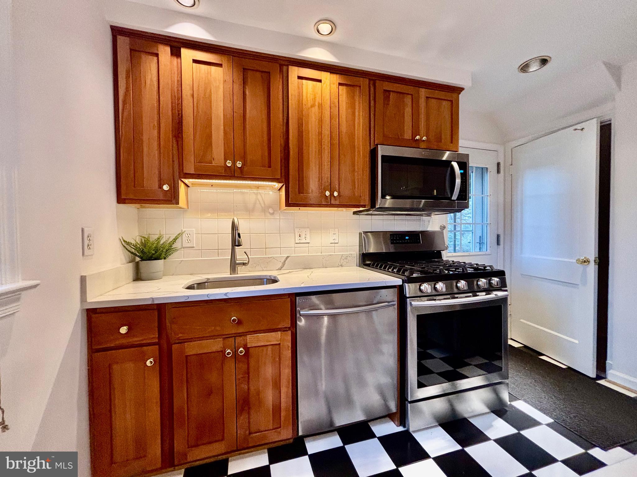 1507 Moffet Road Silver Spring, MD 20903 - Photo 13 of 55