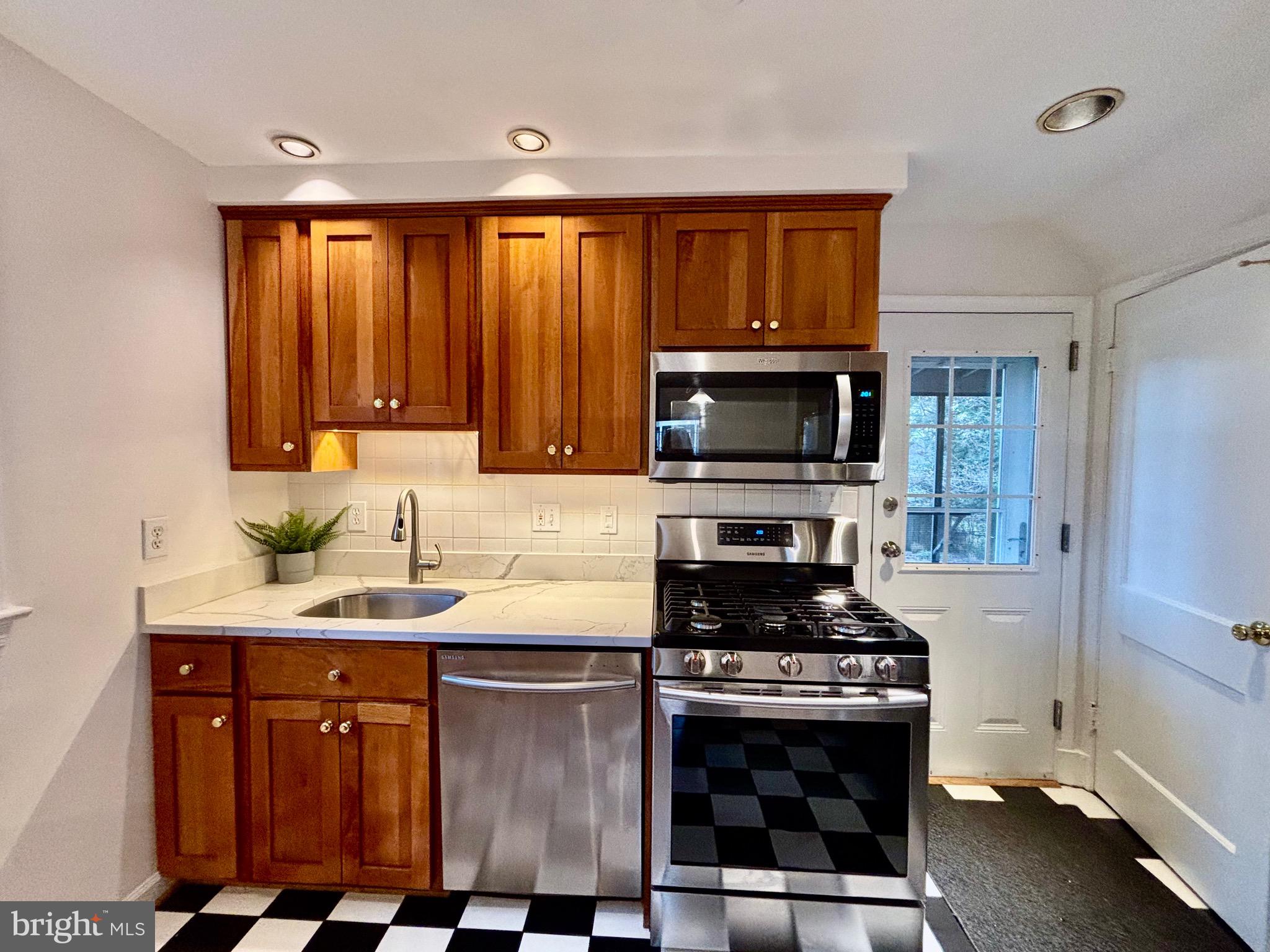 1507 Moffet Road Silver Spring, MD 20903 - Photo 10 of 55