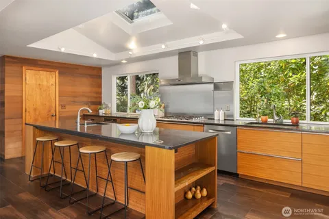 $1,898,000 | 18610 Southeast 58th Street, Issaquah, WA 98027