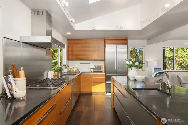 $1,898,000 | 18610 Southeast 58th Street, Issaquah, WA 98027