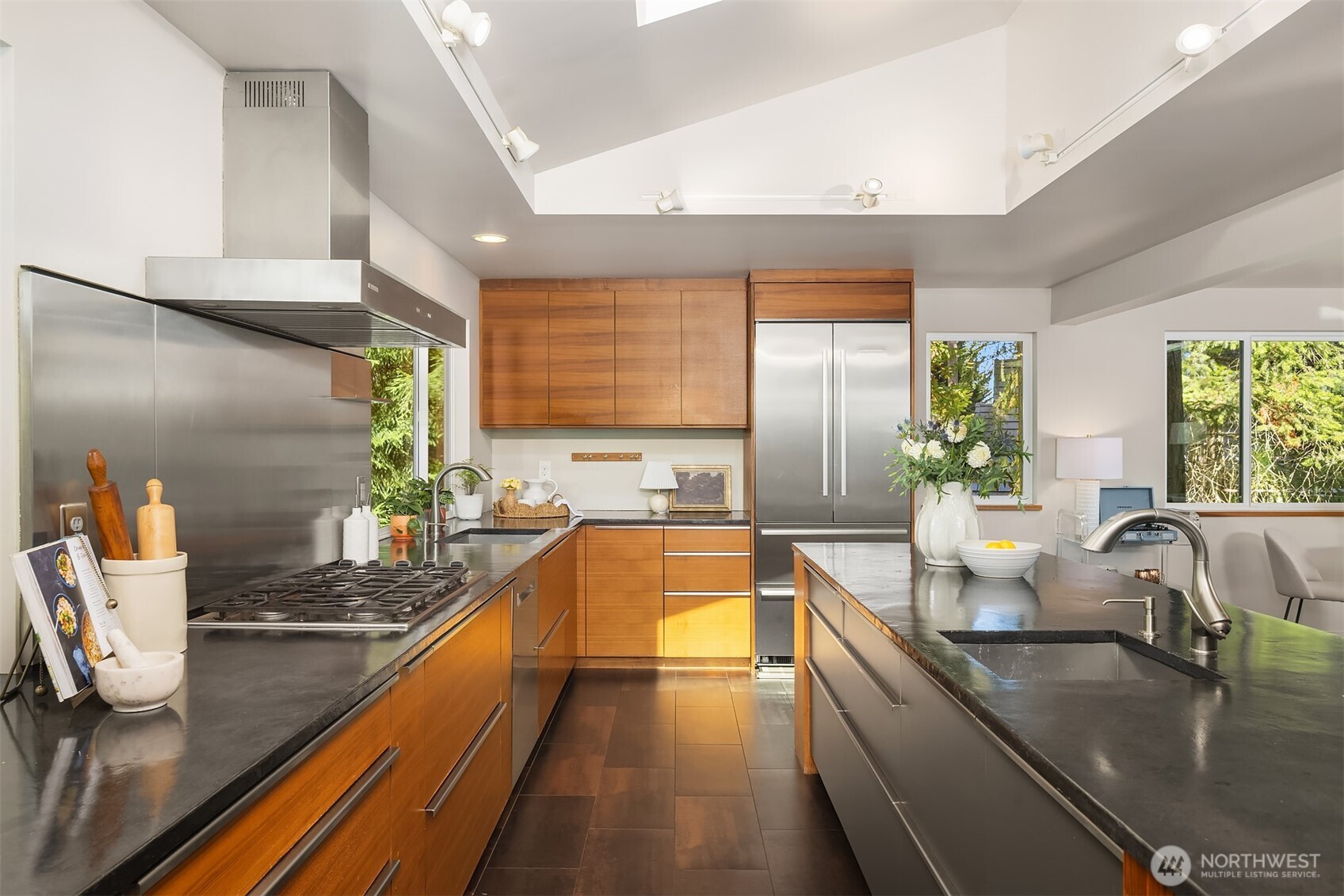 18610 Southeast 58th Street Issaquah, WA 98027 - Photo 13 of 40