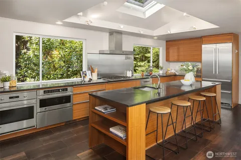 $1,898,000 | 18610 Southeast 58th Street, Issaquah, WA 98027