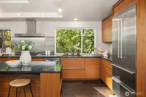 $1,898,000 | 18610 Southeast 58th Street, Issaquah, WA 98027