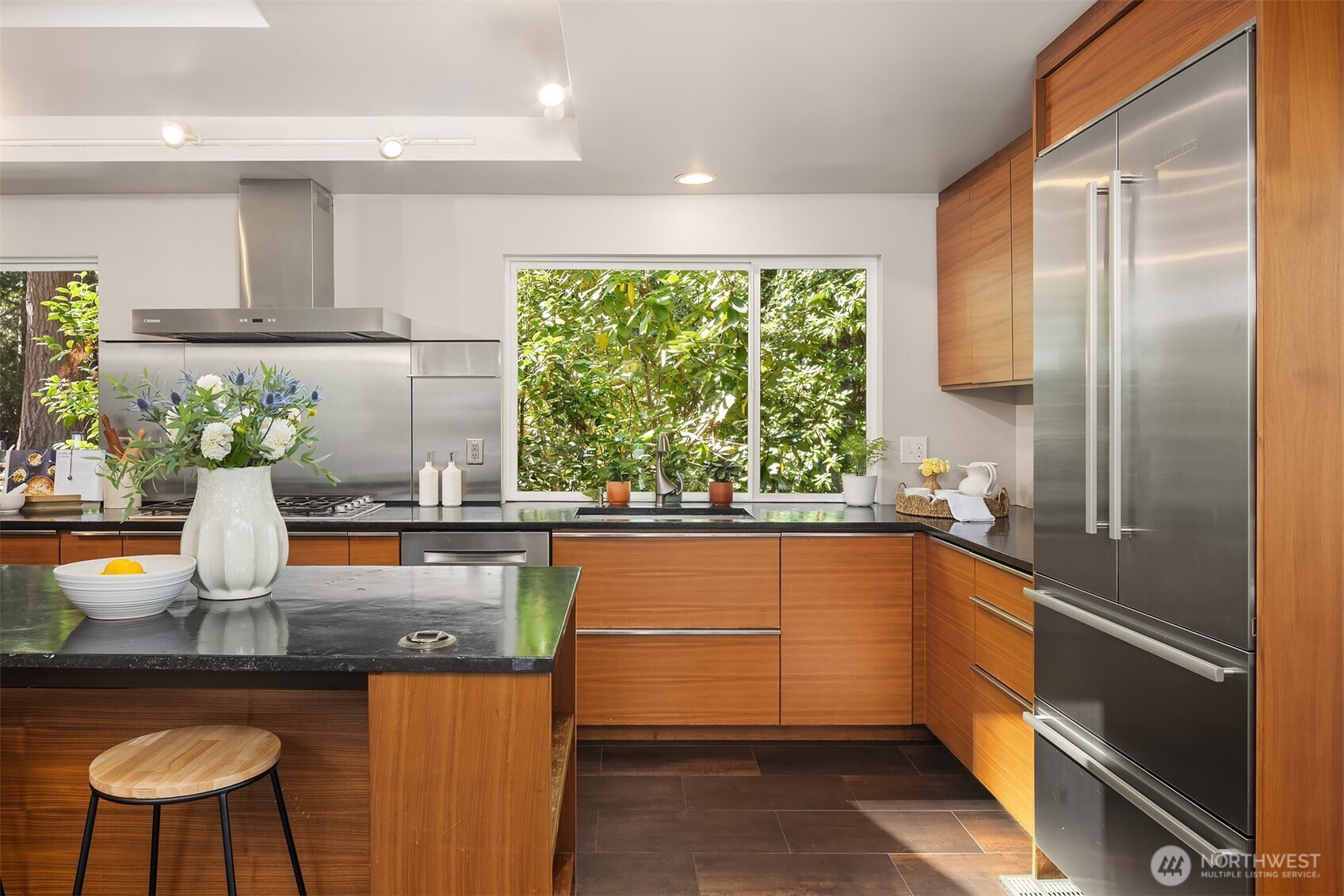 18610 Southeast 58th Street Issaquah, WA 98027 - Photo 15 of 40