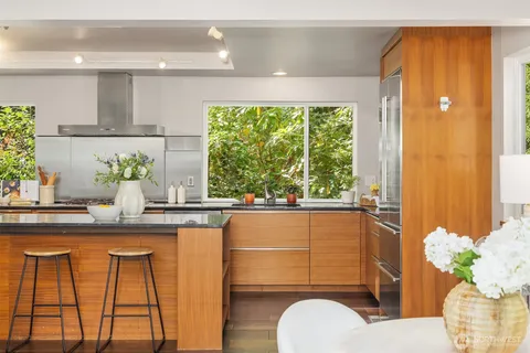 $1,898,000 | 18610 Southeast 58th Street, Issaquah, WA 98027