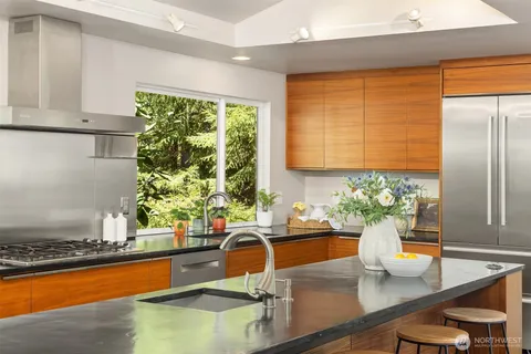 $1,898,000 | 18610 Southeast 58th Street, Issaquah, WA 98027