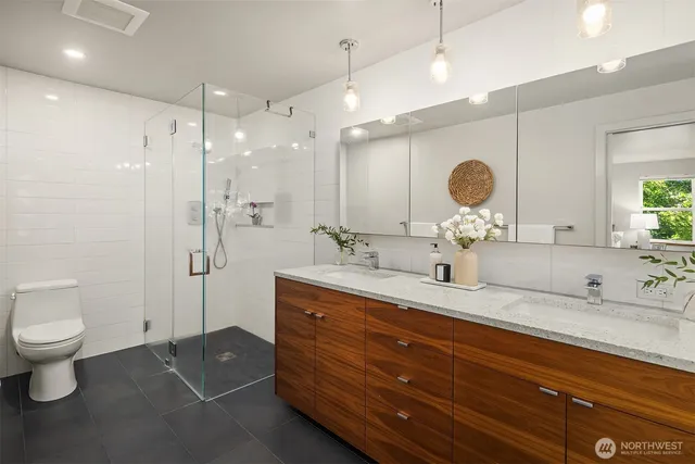 $1,898,000 | 18610 Southeast 58th Street, Issaquah, WA 98027