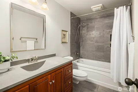 $1,898,000 | 18610 Southeast 58th Street, Issaquah, WA 98027