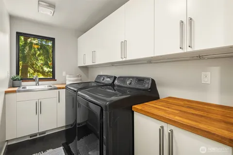 $1,898,000 | 18610 Southeast 58th Street, Issaquah, WA 98027