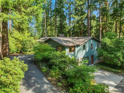 $1,898,000 | 18610 Southeast 58th Street, Issaquah, WA 98027